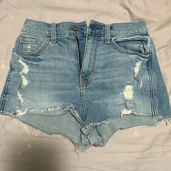 Hollister High Rise Vintage Shorts - Picture 2 of 5
